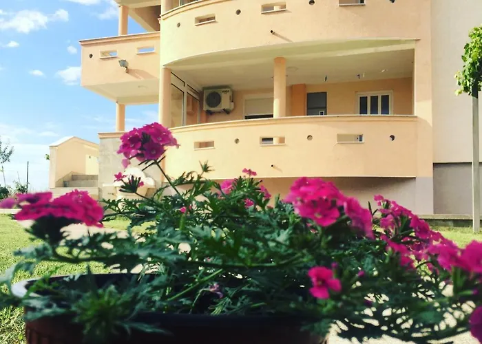 Apartments Vali