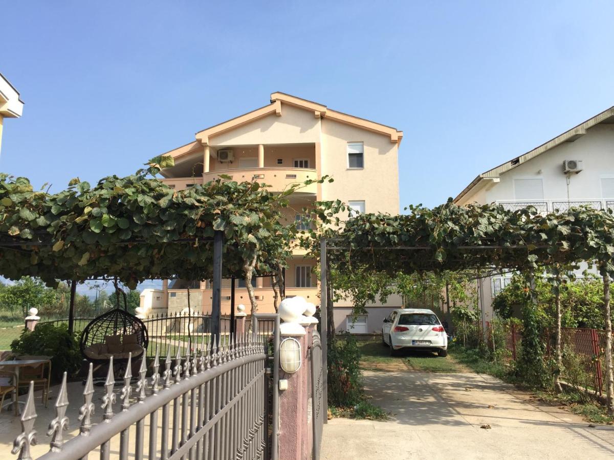 Vali Apartment *