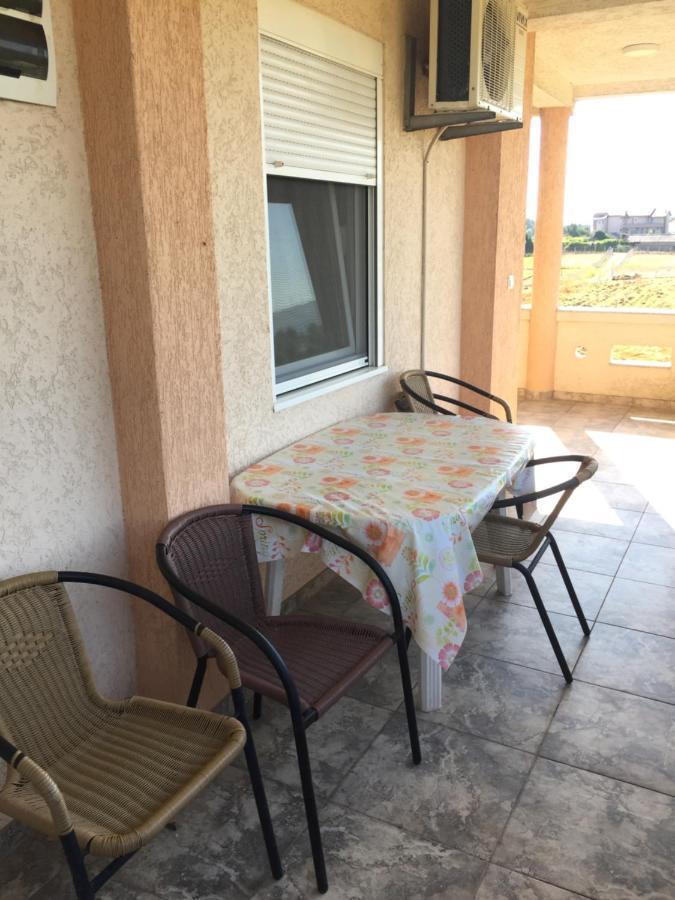 Vali Apartment