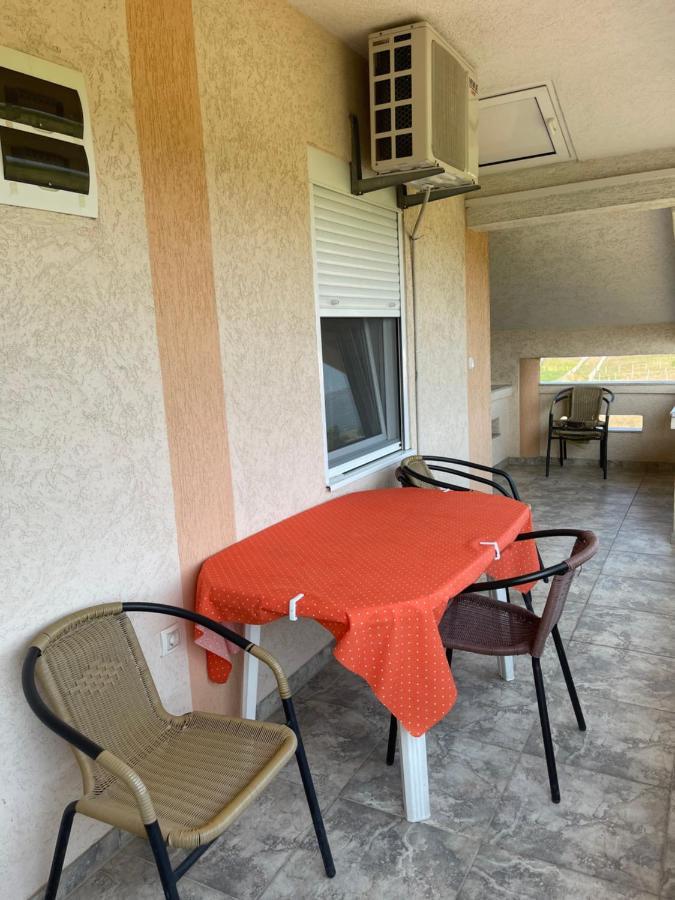 Vali Apartment